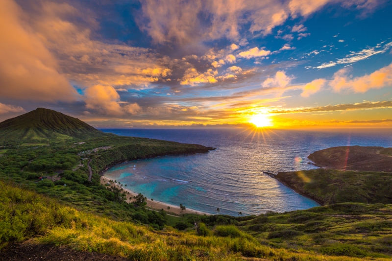 At the ends of the earth: a guide to the beaches and coasts of Oahu (Hawaii)