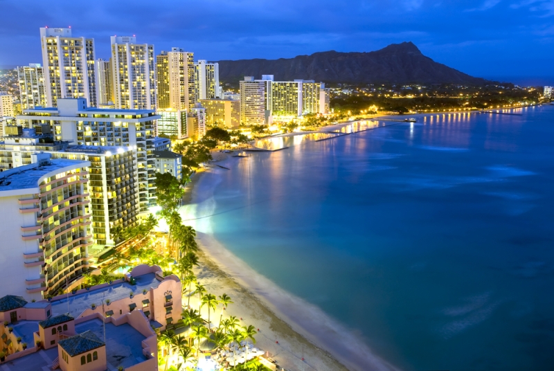 At the ends of the earth: a guide to the beaches and coasts of Oahu (Hawaii)