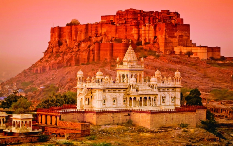 Blue, gold and pink city: the best places of Indian Rajasthan