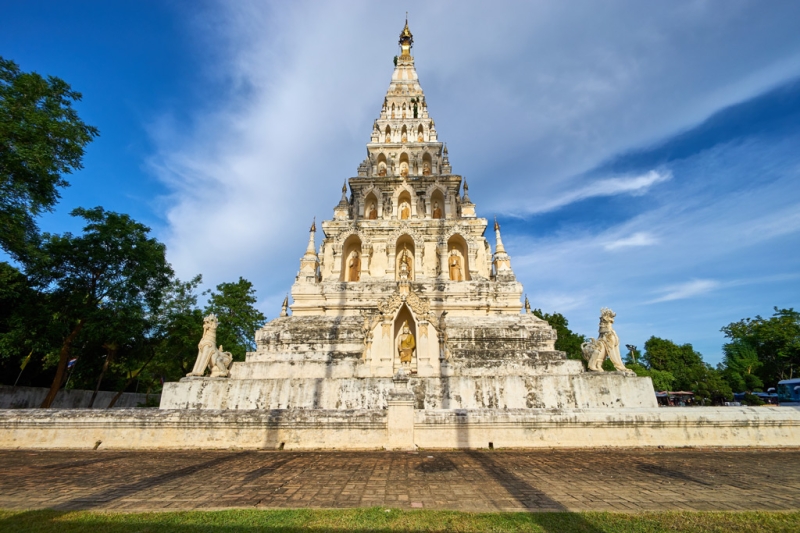 Chiang Mai. Ancient Temples and Monuments of the Thai Cultural Capital