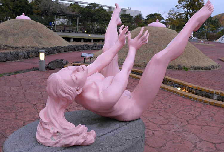 “Land of Love”: South Korean park with erotic sculptures