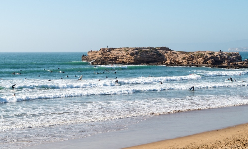 Let&#39;s go surfing in Morocco