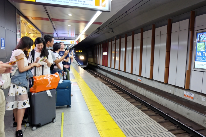 Subway in Tokyo: how not to get lost in the underground city