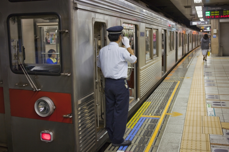 Subway in Tokyo: how not to get lost in the underground city