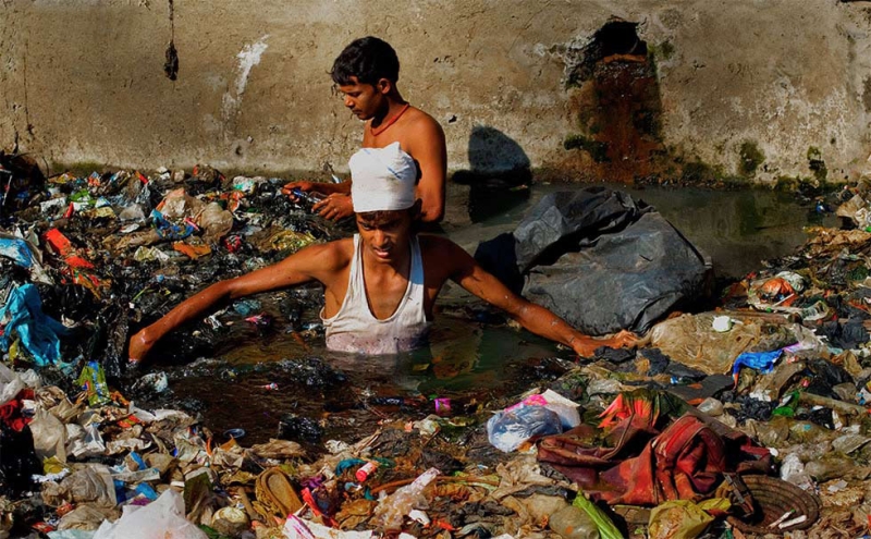 The largest slum in the world - Dharavi, Mumbai