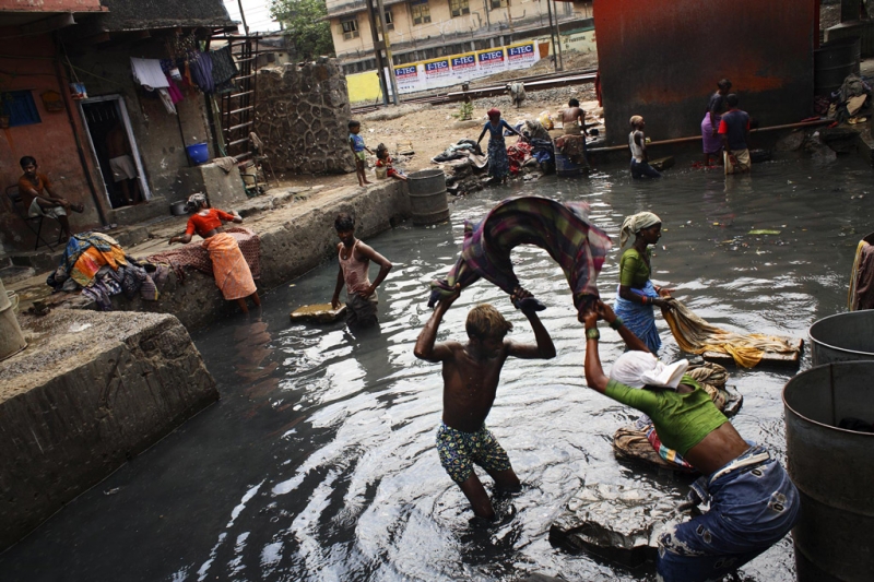 The largest slum in the world - Dharavi, Mumbai