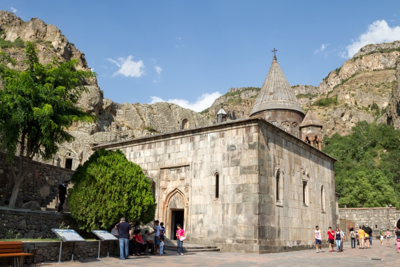 To Armenia without a passport. Part II: Temples, Parks and Ancient Stories