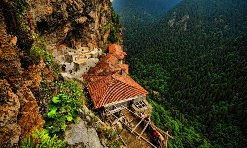 Trabzon: bazaars, mountain monasteries and parks