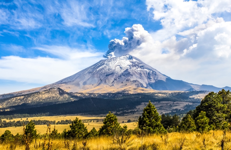 Vacation in Mexico: ancient pyramids, an active volcano and grottoes with underground rivers