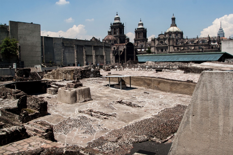 Vacation in Mexico: ancient pyramids, an active volcano and grottoes with underground rivers