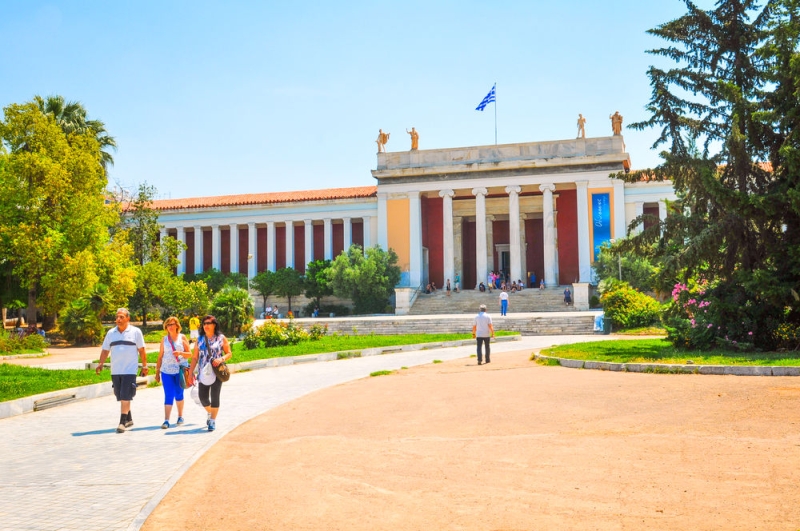 5 reasons to go to Athens during the velvet season