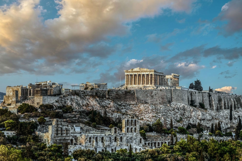 5 reasons to go to Athens during the velvet season