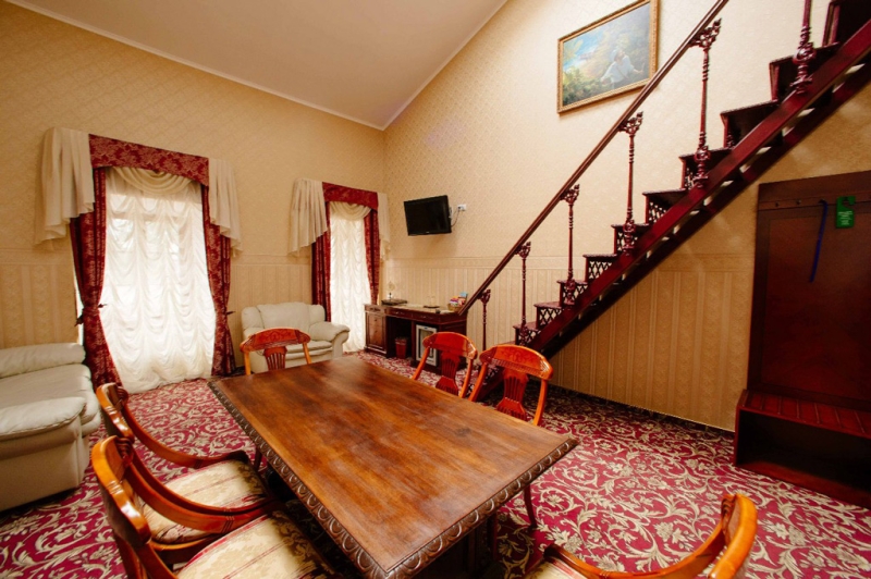 8 historical hotels in different cities of Russia