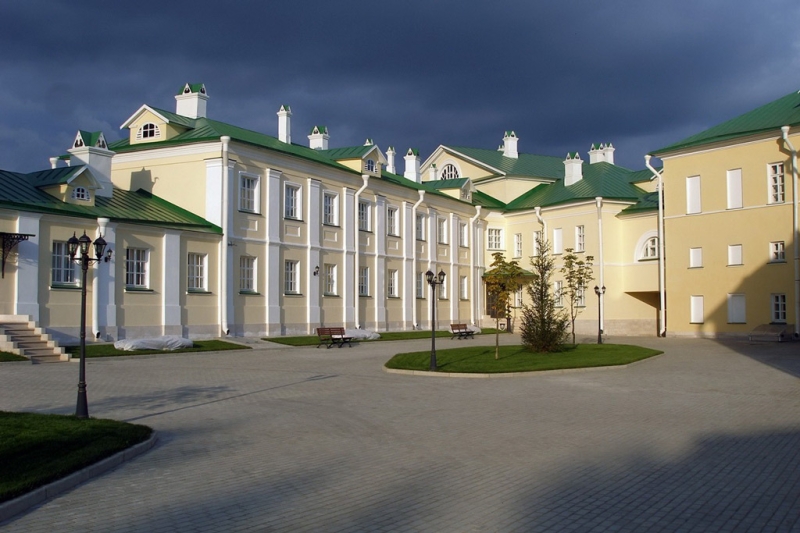 8 historical hotels in different cities of Russia