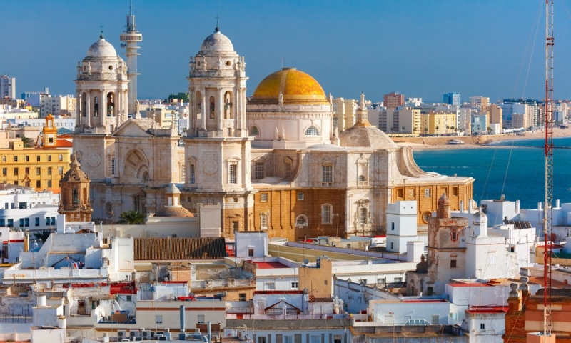 At the edge of the world: guide to Cadiz