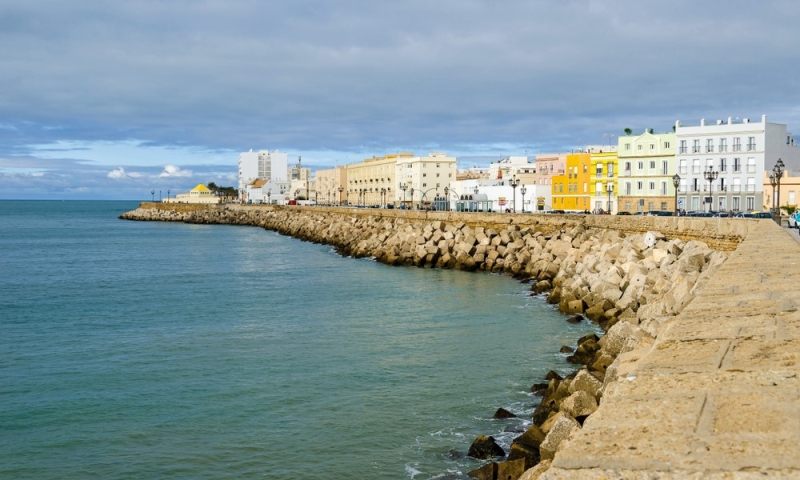 At the edge of the world: guide to Cadiz