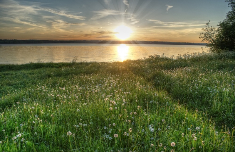 Backpack over your shoulders and forward: easy routes for meditative hikes