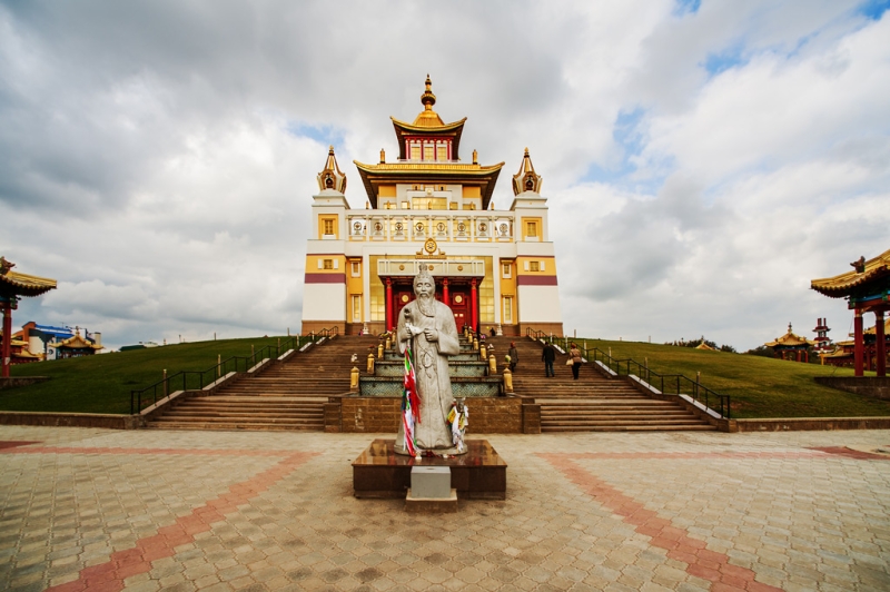 Buddhism centers in Russia: spiritual recreation in your native country