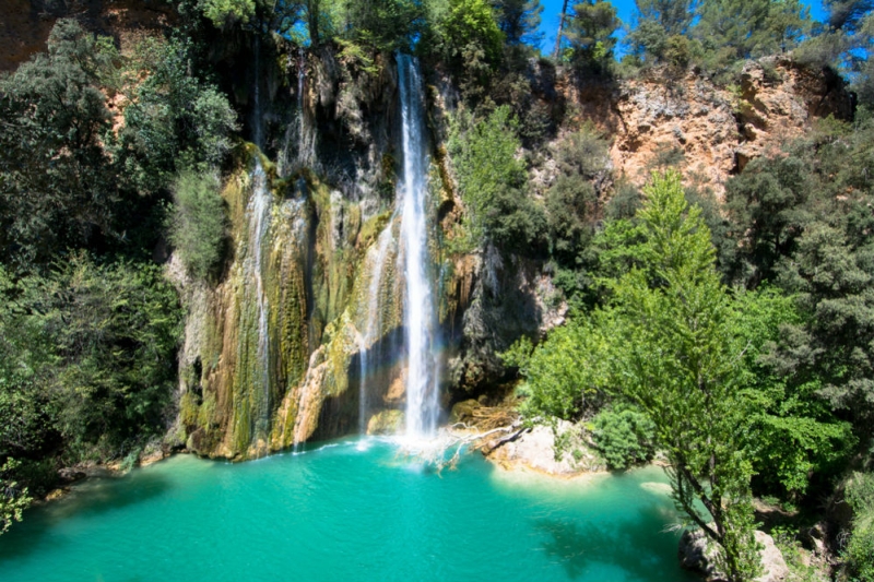 Dream trip to Haute-Provence: giant gorge, azure lake and waterfalls