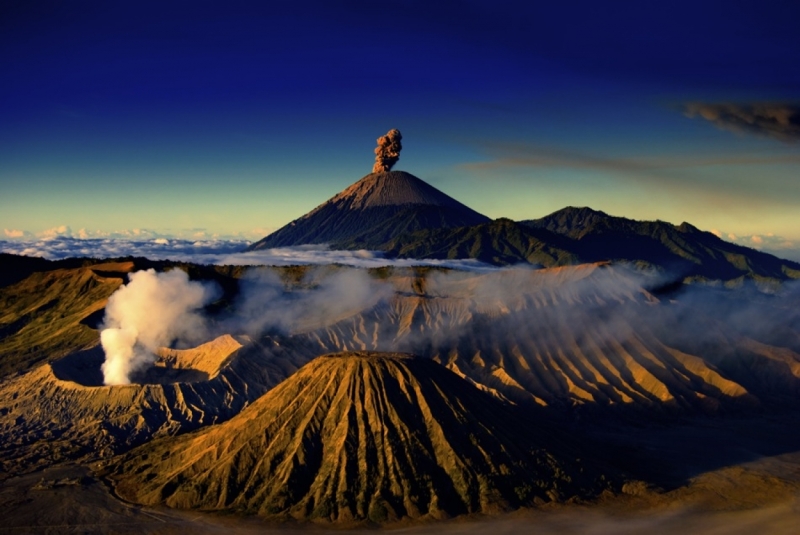 Island of 120 volcanoes, or why you should definitely visit Java