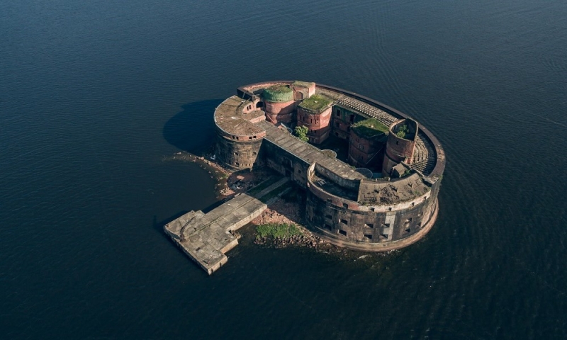 Kronstadt: what to do on the island of forts and ships