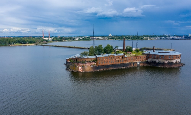 Kronstadt: what to do on the island of forts and ships