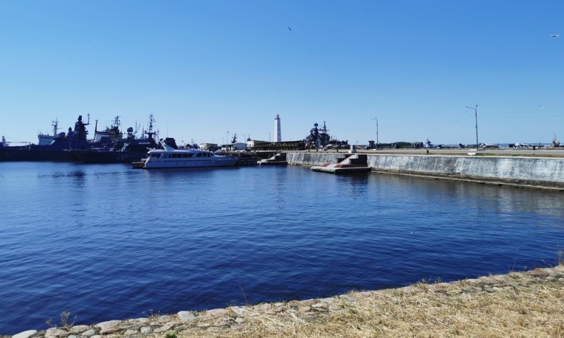 Kronstadt: what to do on the island of forts and ships