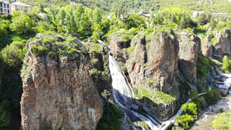 Like in Iceland: a route along the most beautiful waterfalls in Armenia