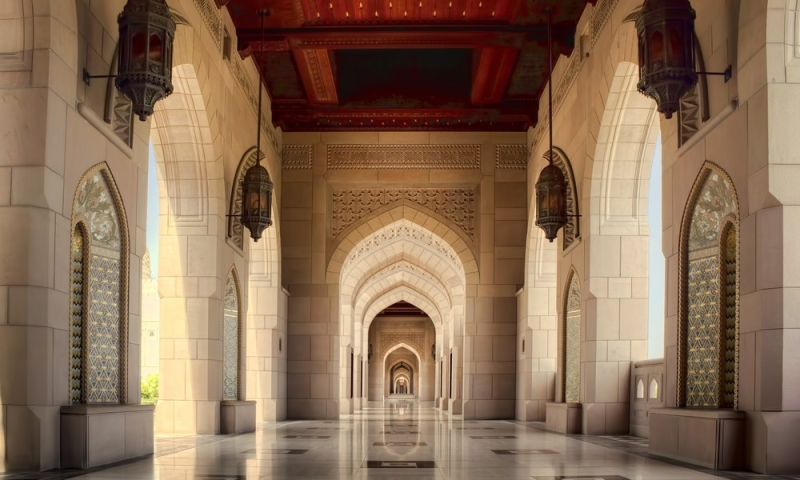 Mysterious Oman: dunes, forts, canyons and palm trees on the shore of the bay