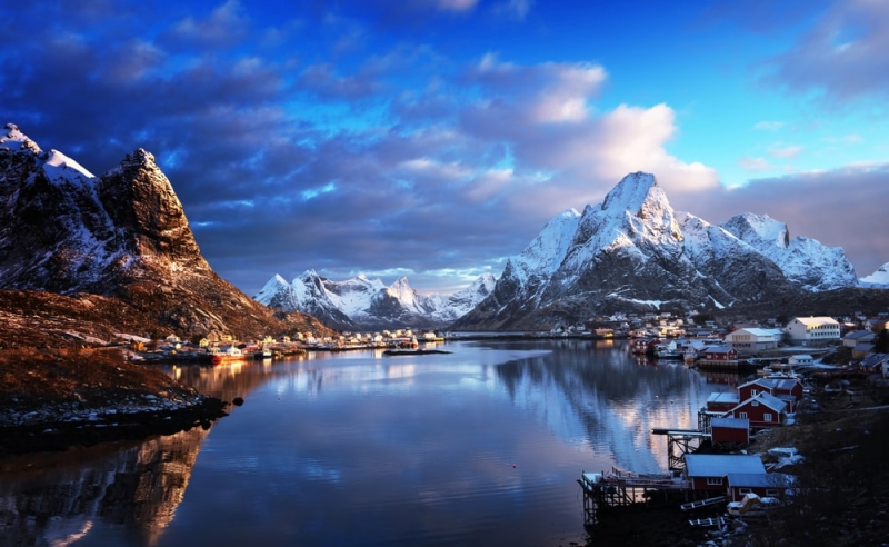 Norway in winter: whales, fjords and northern lights