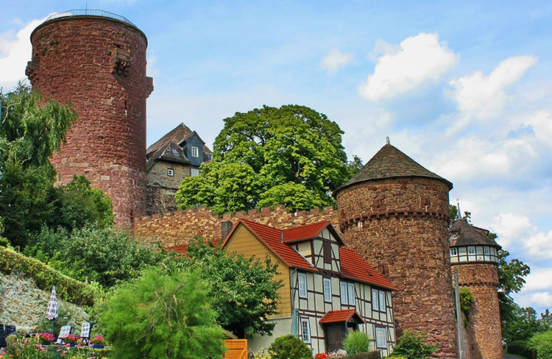 Rapunzel&#39;s Castle, Munchausen&#39;s Estate and Pinocchio Park: 5 Travels to the Places of Children&#39;s Fairy Tales