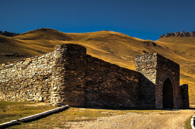 The beauty of Kyrgyzstan: the museum of petroglyphs, thermal springs and high-mountain pastures “jailoo”