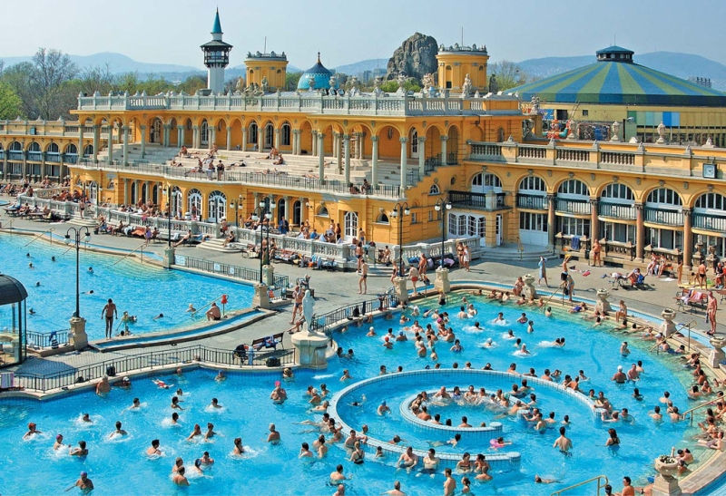 The most interesting places in Budapest: castles, fortresses and thermal springs