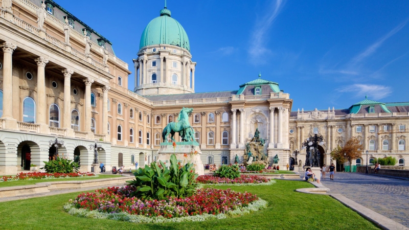 The most interesting places in Budapest: castles, fortresses and thermal springs