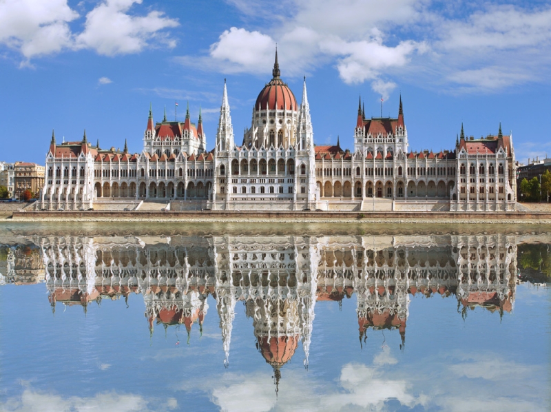 The most interesting places in Budapest: castles, fortresses and thermal springs