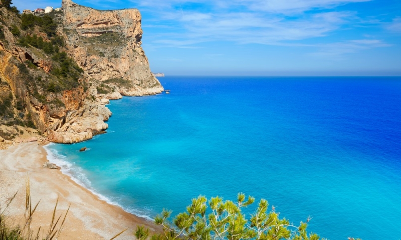 Waves, wind, sand: wild beaches of Spain