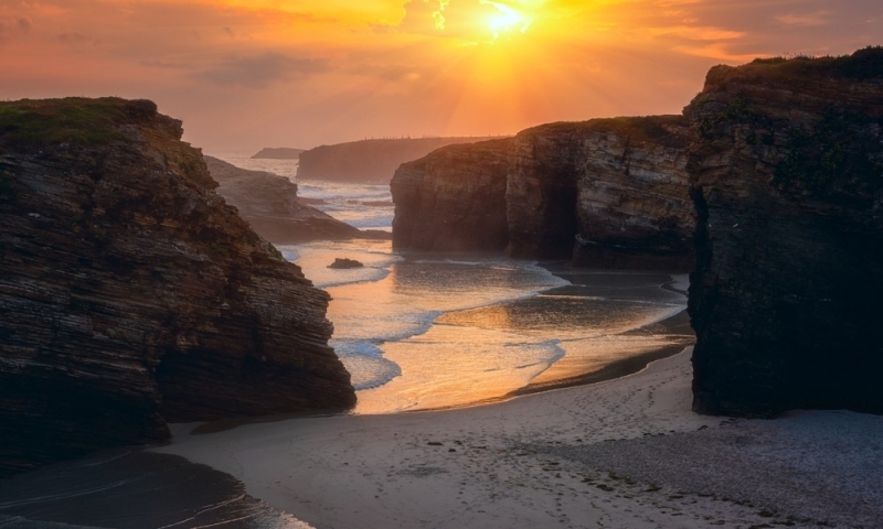 Waves, wind, sand: wild beaches of Spain