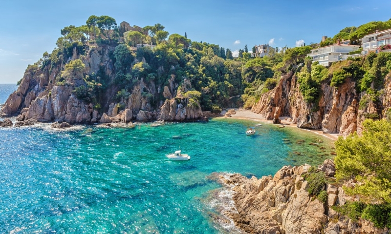 Waves, wind, sand: wild beaches of Spain