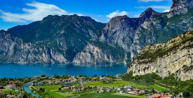 Why is everyone crazy about Lake Garda and what to do there