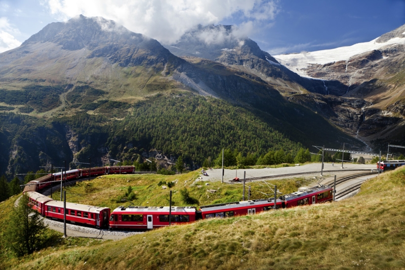 10 most beautiful train routes