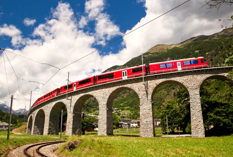 10 most beautiful train routes