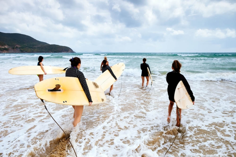 5 reasons to go surfing on holiday