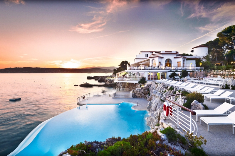 Hotel pools with the most stunning views