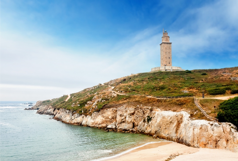 Keepers of the secrets of the seas: 5 lighthouses with an unusual history