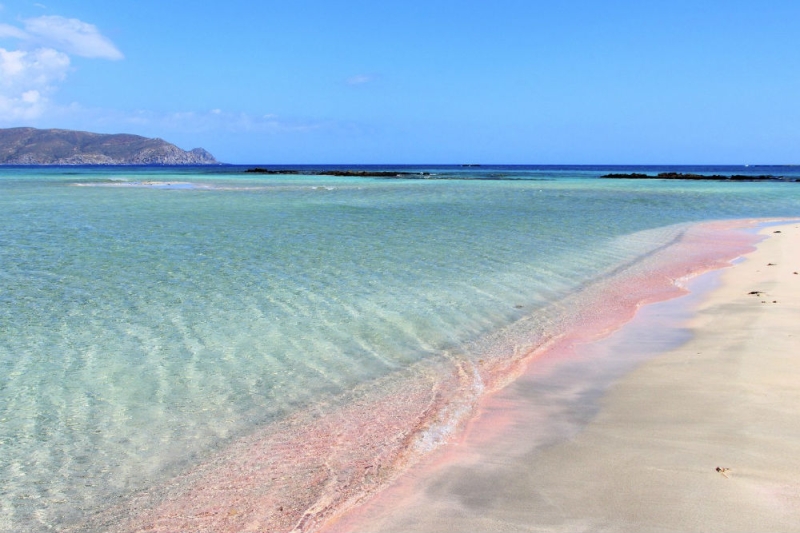 Like in dreams: 9 beaches of a delicate pink hue