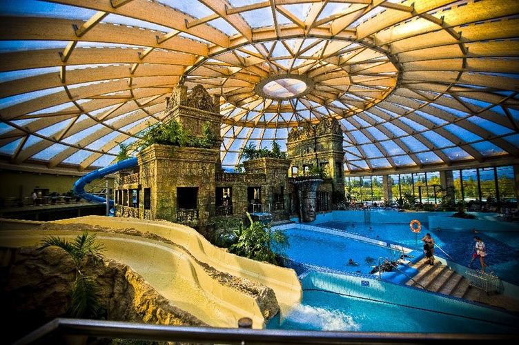 Relax and have fun: 8 amazing hotels with water parks