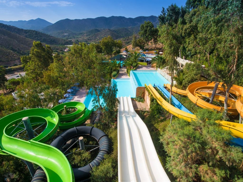 Relax and have fun: 8 amazing hotels with water parks