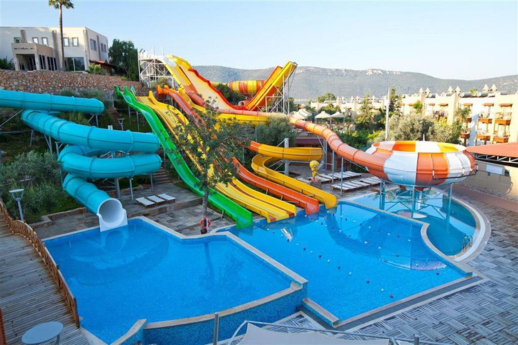 Relax and have fun: 8 amazing hotels with water parks