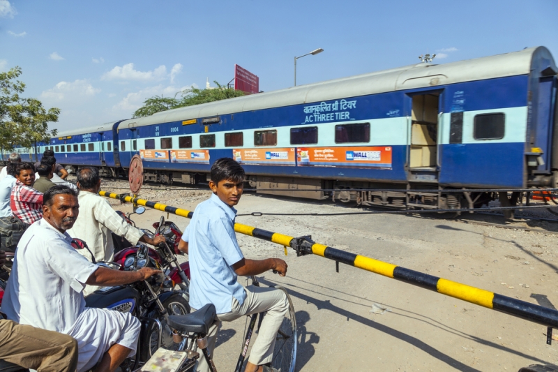 See the whole country from the window or the longest train routes