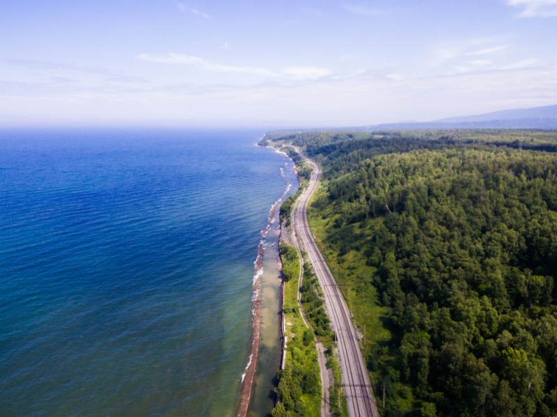 See the whole country from the window or the longest train routes